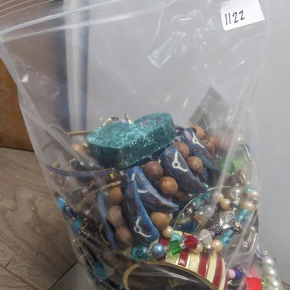 Jewelry Lot 4+ lbs 1122 Wearable Sellable Mystery Lot Free Shipping - Picture 1 of 7